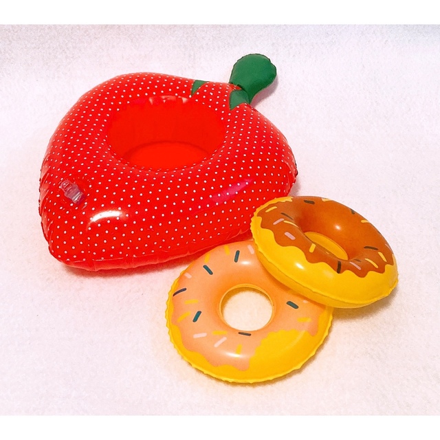 お人形の浮き輪 苺の浮き輪とミニミニ浮き輪2個 透明タイプ 薄いピンク色 の通販 By Kazoo ラクマ