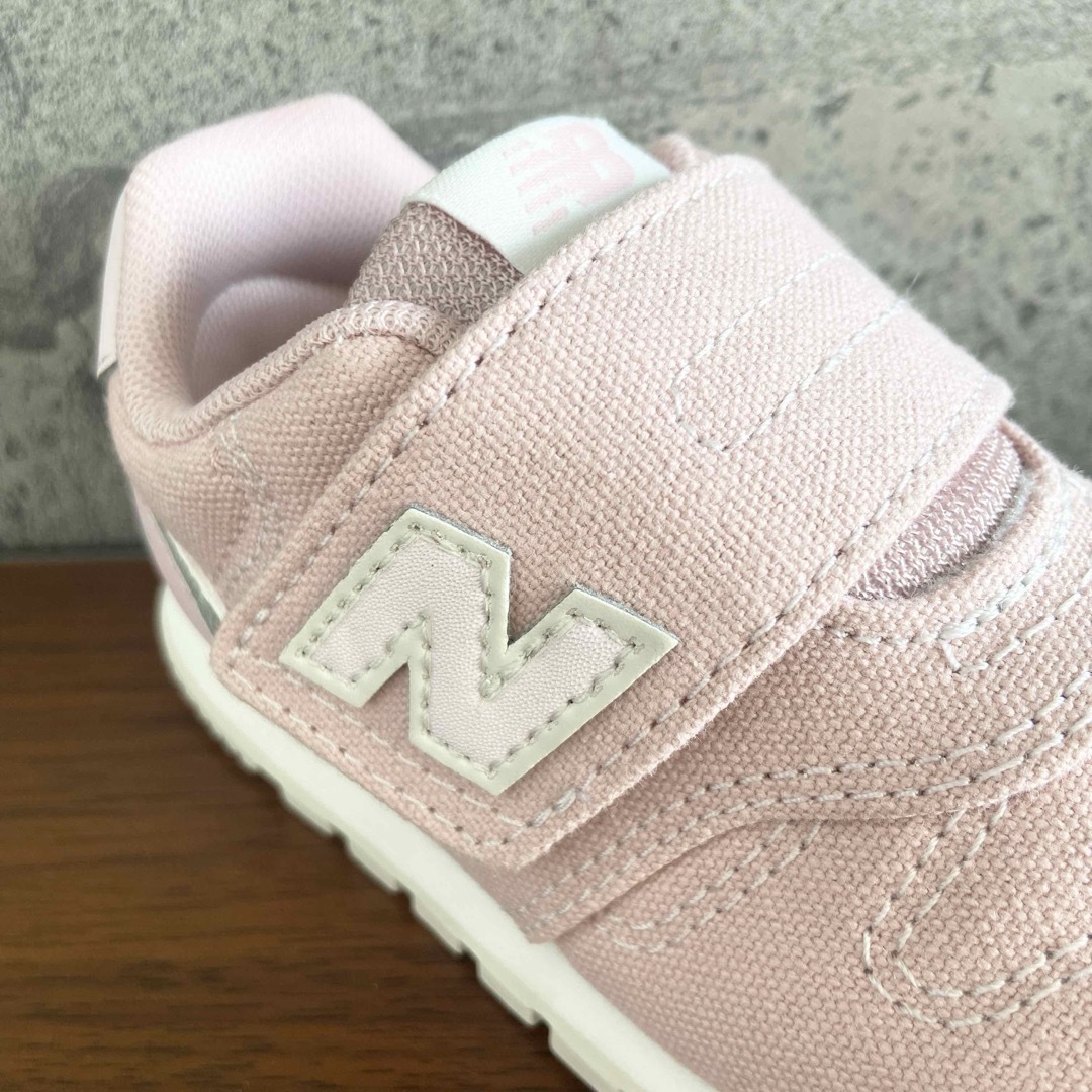 New Balance(ニューバランス)の【新品】16.5センチ ピンク×キャンバス ニューバランス スニーカー キッズ キッズ/ベビー/マタニティのキッズ靴/シューズ(15cm~)(スニーカー)の商品写真