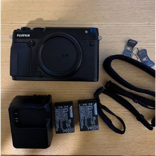 フジフイルム(富士フイルム)の新同品　fujifilm gfx50r シャッター回数9回　バッテリーおまけ付き(ミラーレス一眼)