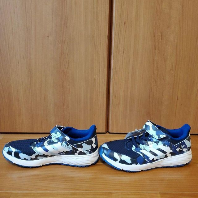 adidas(アディダス)のアディダス adidas FAITO EL K 21.5cm 匿名配送 キッズ/ベビー/マタニティのキッズ靴/シューズ(15cm~)(スニーカー)の商品写真