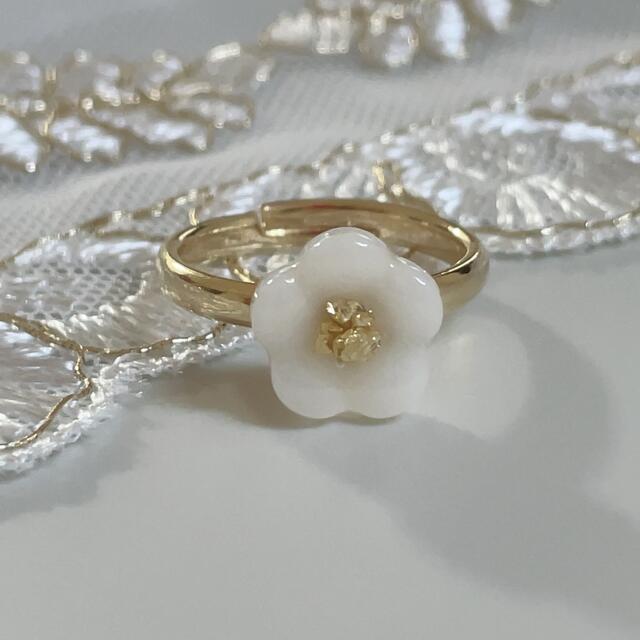 colorful flower ring ホワイト エンタメ/ホビーのタレントグッズ(アイドルグッズ)の商品写真