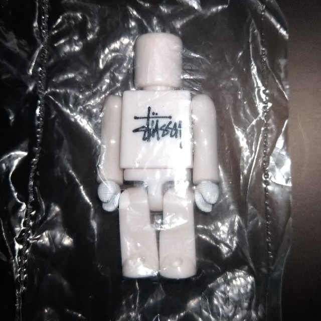 MEDICOM TOY(メディコムトイ)の新品 未使用 未開封 STUSSY キューブリック 100％ フィギュア エンタメ/ホビーのフィギュア(SF/ファンタジー/ホラー)の商品写真