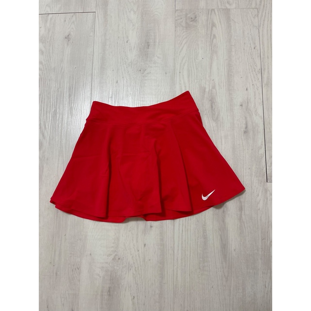 NIKE(ナイキ)の専用☆新品☆ NIKE ナイキ 3/4トップス　US-XS、赤スコート スポーツ/アウトドアのテニス(ウェア)の商品写真