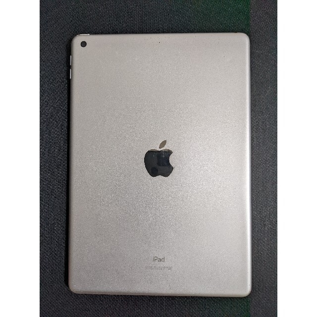 iPad(アイパッド)のipad 第8世代 32GB WiFiモデル シルバー スマホ/家電/カメラのPC/タブレット(タブレット)の商品写真