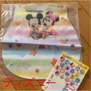 ディズニー(Disney)のディズニー英語システムDWE限非売品のスタイとおまけのシール(ベビースタイ/よだれかけ)