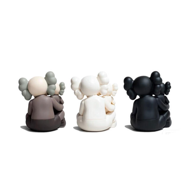 3色セット！KAWS HOLIDAY CHANGBAI FIGURE Brown エンタメ/ホビーのフィギュア(その他)の商品写真