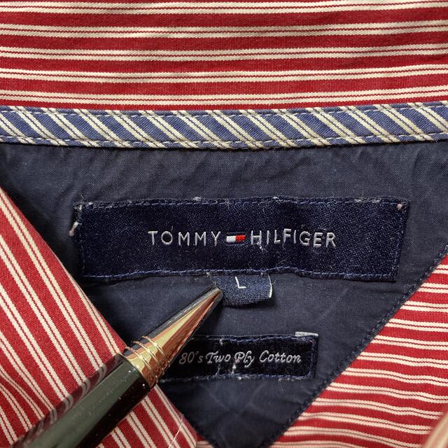 TOMMY HILFIGER(トミーヒルフィガー)のトミーヒルフィガー　ボタンダウン　ストライプ　刺繍ロゴ　Lサイズ　男女兼用　赤色 メンズのトップス(シャツ)の商品写真