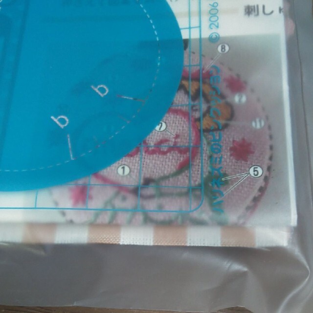 小さな物語 かわいい刺しゅうのマカロンケース ありがとう 石井寛子 フェリシモ