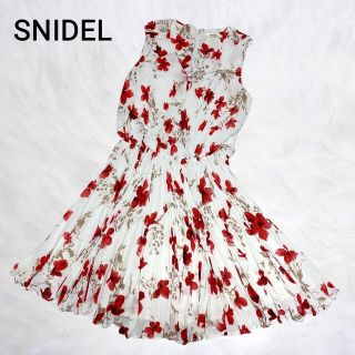 スナイデル(SNIDEL)のSNIDEL  バタフライフラワー  プリーツワンピース  カシュクール(ひざ丈ワンピース)