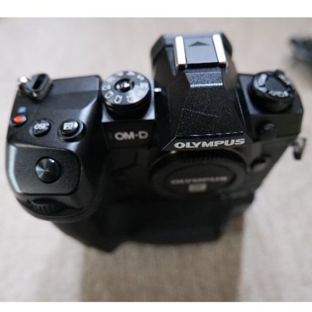 OLYMPUS(オリンパス)のE-M1X　中古品 スマホ/家電/カメラのカメラ(ミラーレス一眼)の商品写真