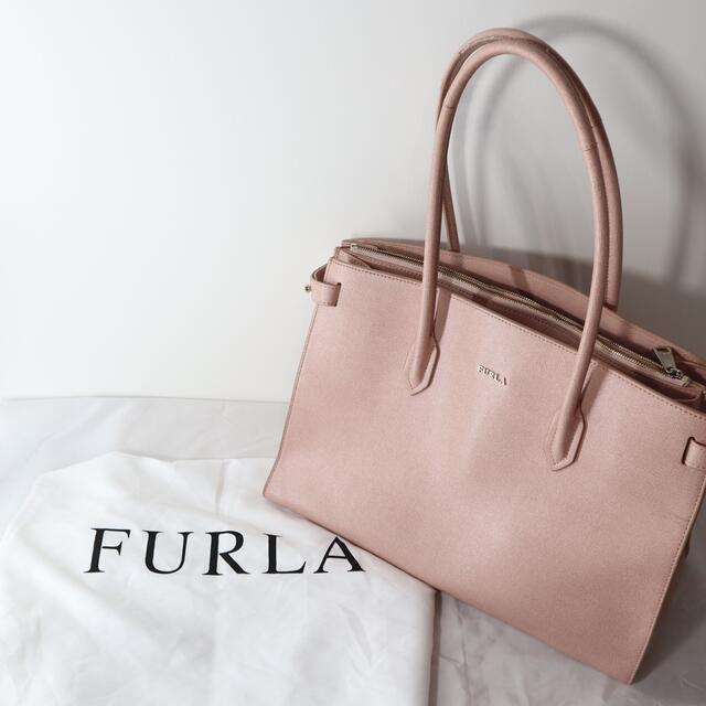 美品》FURLA フルラ トートバッグ レザー 白 保存袋付 A4収納可能