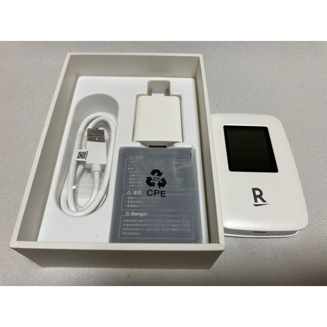 Rakuten(ラクテン)のRakuten WiFi Pocket ホワイト　　HTM様専用 スマホ/家電/カメラのスマホ/家電/カメラ その他(その他)の商品写真