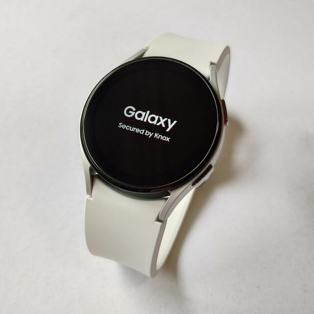 Galaxy(ギャラクシー)の国内正規品 Galaxy Watch4 40mm シルバー スマートウォッチ スマホ/家電/カメラのスマホ/家電/カメラ その他(その他)の商品写真