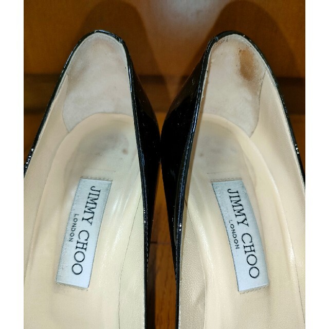 JIMMY CHOO(ジミーチュウ)のジミーチュウ JIMMY CHOO パンプス 37 - エナメル（レザー） 黒 レディースの靴/シューズ(ハイヒール/パンプス)の商品写真