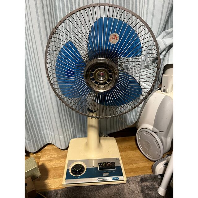 年末のプロモーション大特価! 昭和レトロ 扇風機 HITACHI 壁掛け 年末のプロモーション大特価! 昭和レトロ 扇風機 HITACHI 壁掛け