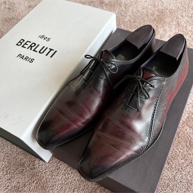 BERLUTI スカーズ カリグラフィ レッドパティーヌ スクリット靴/シューズ