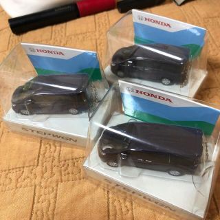 ホンダ(ホンダ)のHONDA ステップワゴン　LEDカーキホルダー　３個セット　家族でお揃い(キーホルダー/ストラップ)