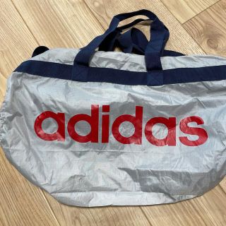 アディダス(adidas)のadidas ドラムバッグ（ロゴ擦れあり）(ドラムバッグ)