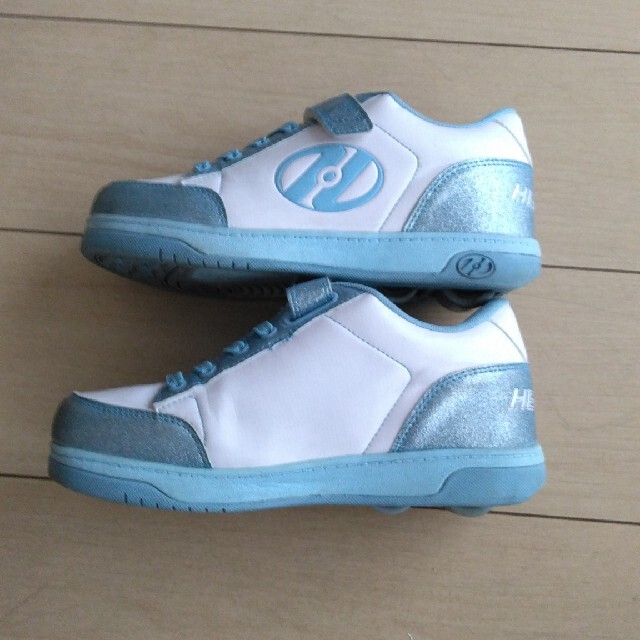 HEELYS(ヒーリーズ)のヒーリーズ ローラーシューズ【24cm】美品 キッズ/ベビー/マタニティのキッズ靴/シューズ(15cm~)(ローラーシューズ)の商品写真