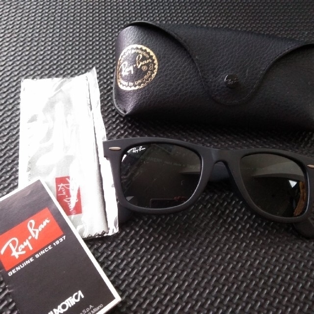 Ray-Ban(レイバン)のKw様専用♥レイバン ウェイファーラー つや消し レディースのファッション小物(サングラス/メガネ)の商品写真