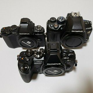 オリンパス(OLYMPUS)のカメラE-620　OM-D E-M1　OM-D E-M5の3機とレンズ4点(デジタル一眼)