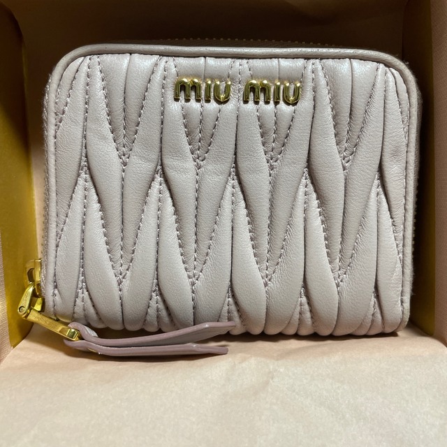 miumiu マテラッセ ベージュ ミニ財布