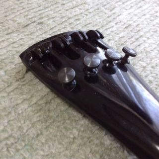 #389001（2） チェロ用カーボンテールピース 【新品】Herdim
