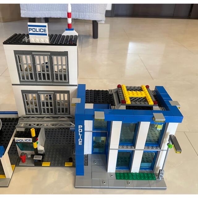 Lego(レゴ)のLEGOシティ　　刑務所 キッズ/ベビー/マタニティのおもちゃ(積み木/ブロック)の商品写真