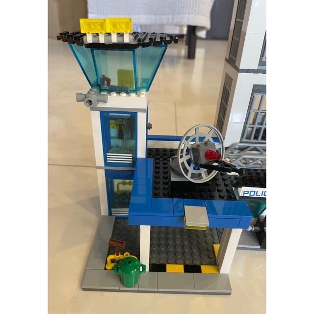 Lego(レゴ)のLEGOシティ　　刑務所 キッズ/ベビー/マタニティのおもちゃ(積み木/ブロック)の商品写真