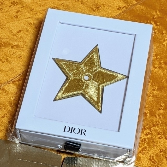 Dior(ディオール)のDior ノベルティ 非売品 スターブローチ♥おまけ付き！ エンタメ/ホビーのコレクション(ノベルティグッズ)の商品写真