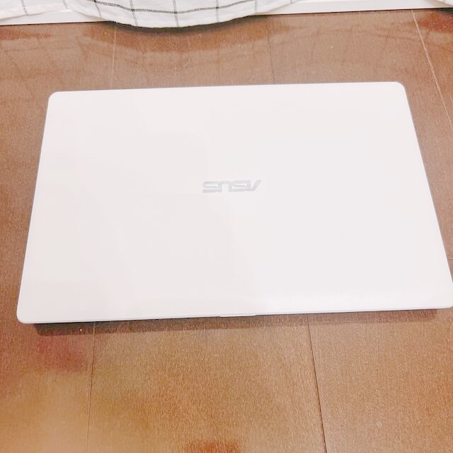 ASUS X200M ホワイト