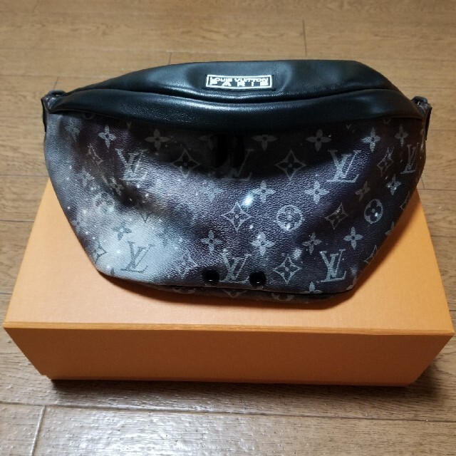 LOUIS VUITTON　ギャラクシーバムバック