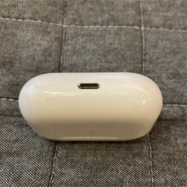 Apple(アップル)のあく様専用 AirPods Pro  プロ Apple 純正品 充電ケースのみ スマホ/家電/カメラのオーディオ機器(ヘッドフォン/イヤフォン)の商品写真