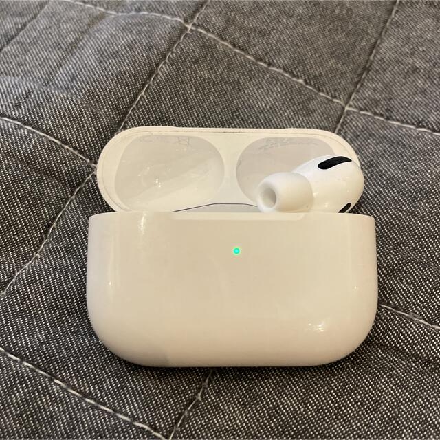 Apple(アップル)のあく様専用 AirPods Pro  プロ Apple 純正品 充電ケースのみ スマホ/家電/カメラのオーディオ機器(ヘッドフォン/イヤフォン)の商品写真