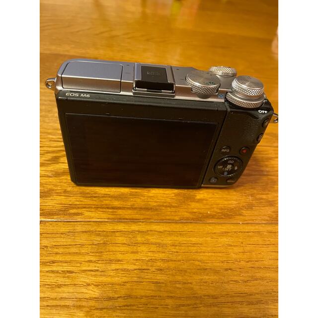 Canon(キヤノン)のEOS M6 標準ズーム/単焦点レンズセット スマホ/家電/カメラのカメラ(ミラーレス一眼)の商品写真