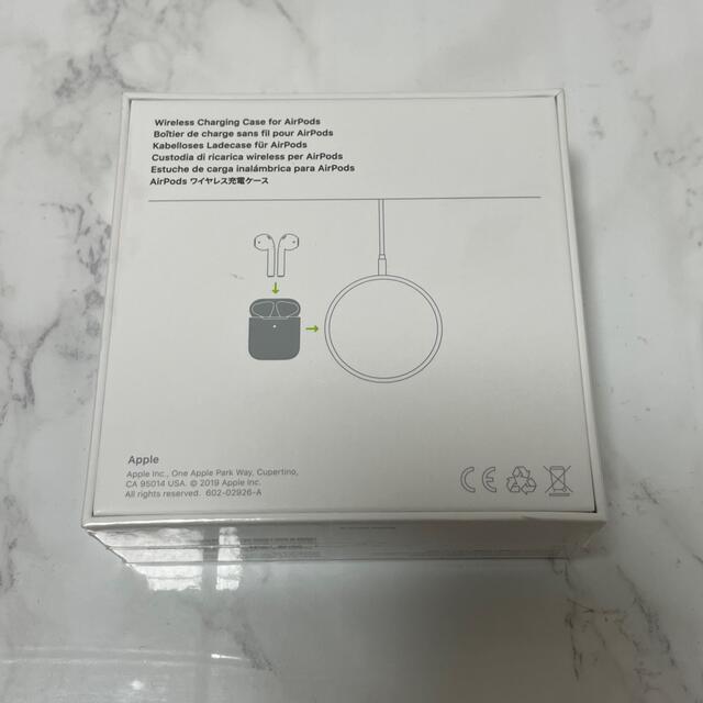 Apple(アップル)のApple Wireless Charging Case for AirPods スマホ/家電/カメラのオーディオ機器(その他)の商品写真