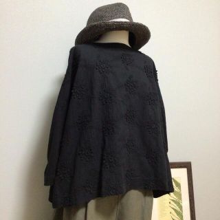 ケレン(KELEN)の専用です♡秋服 良品 KELEN ケレン 黒 カットソー 前刺繍トップス^^☆(カットソー(長袖/七分))