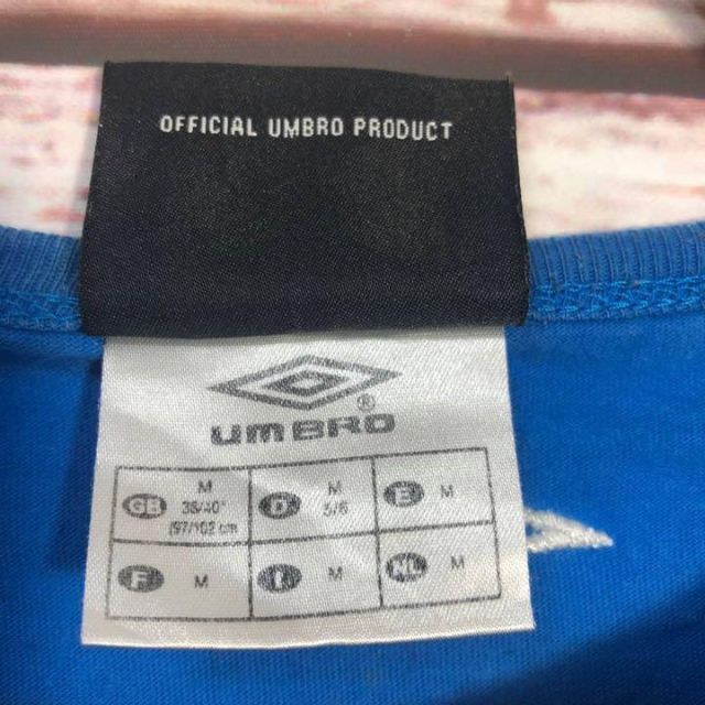 UMBRO(アンブロ)の輸入古着 UMBRO フットボール 両面プリント 刺繍 Tシャツ Mサイズ メンズのトップス(Tシャツ/カットソー(半袖/袖なし))の商品写真