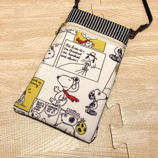 スヌーピー(SNOOPY)のスヌーピー  生地使用　スマホポーチ　ハンドメイド(ポーチ)