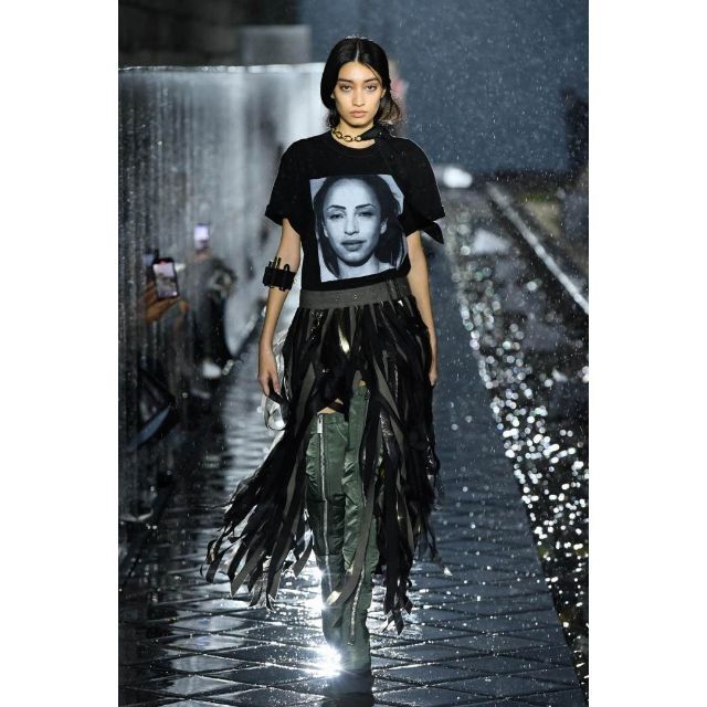 サカイ　sacai  SADE　Tシャツ　ブラック