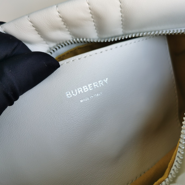 超レア】 BURBERRY(バーバリー）【未使用 】ショルダーバッグ | eloit.com