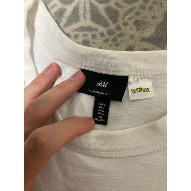H&H(エイチアンドエイチ)のH&M ポケモンコラボ　ピカチュウプリント　Tシャツ　Lサイズ メンズのトップス(Tシャツ/カットソー(半袖/袖なし))の商品写真