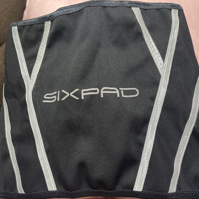 SIXPAD(シックスパッド)の【1点のみ！最終値下げしました】SIXPAD トレーニングスーツ Mサイズ スポーツ/アウトドアのトレーニング/エクササイズ(トレーニング用品)の商品写真