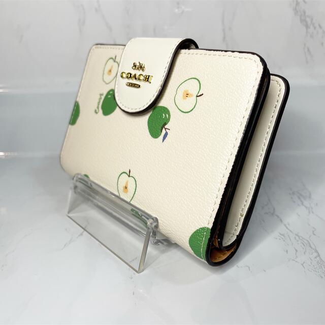 COACH(コーチ)の【新品-未使用】COACH グリーンアップル 二つ折り財布 レディースのファッション小物(財布)の商品写真