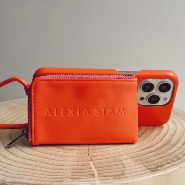 ALEXIA STAM(アリシアスタン)のアリシアスタン iPhoneケースストラップ付き スマホ/家電/カメラのスマホアクセサリー(iPhoneケース)の商品写真