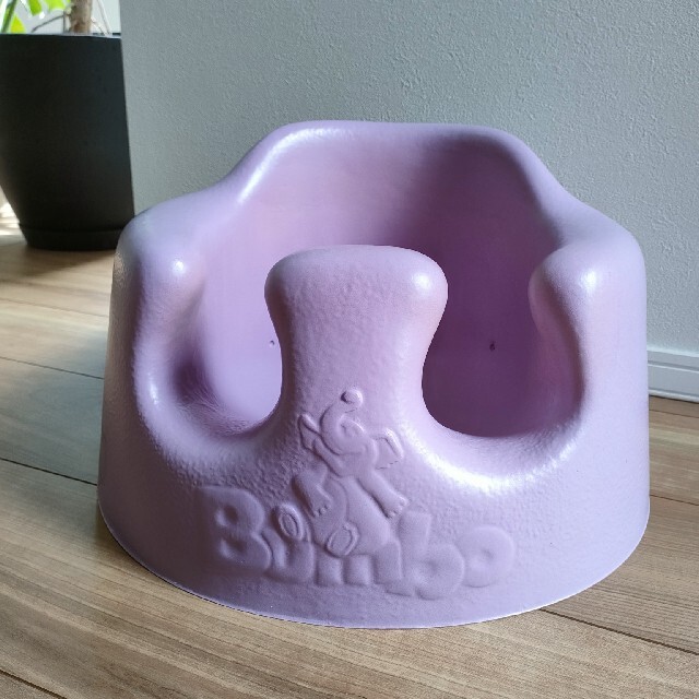 Bumbo(バンボ)のバンボ　パープル キッズ/ベビー/マタニティのマタニティ(その他)の商品写真