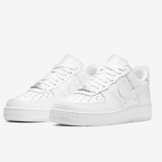 ナイキ(NIKE)のでた！23cm WMNS AIR FORCE 1  07 トリプルホワイト(スニーカー)