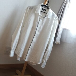 メンズシャツ　光沢のあるストライプ　ホワイト　長袖(シャツ)