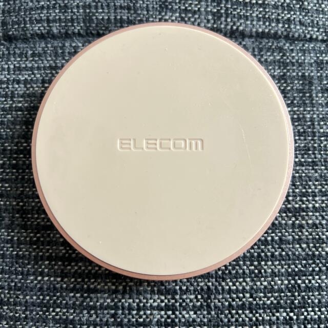 ELECOM(エレコム)のELECOM ワイヤレス充電器⚡️ スマホ/家電/カメラのスマートフォン/携帯電話(バッテリー/充電器)の商品写真