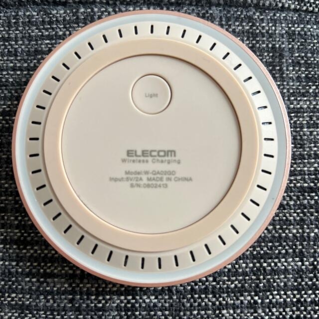 ELECOM(エレコム)のELECOM ワイヤレス充電器⚡️ スマホ/家電/カメラのスマートフォン/携帯電話(バッテリー/充電器)の商品写真